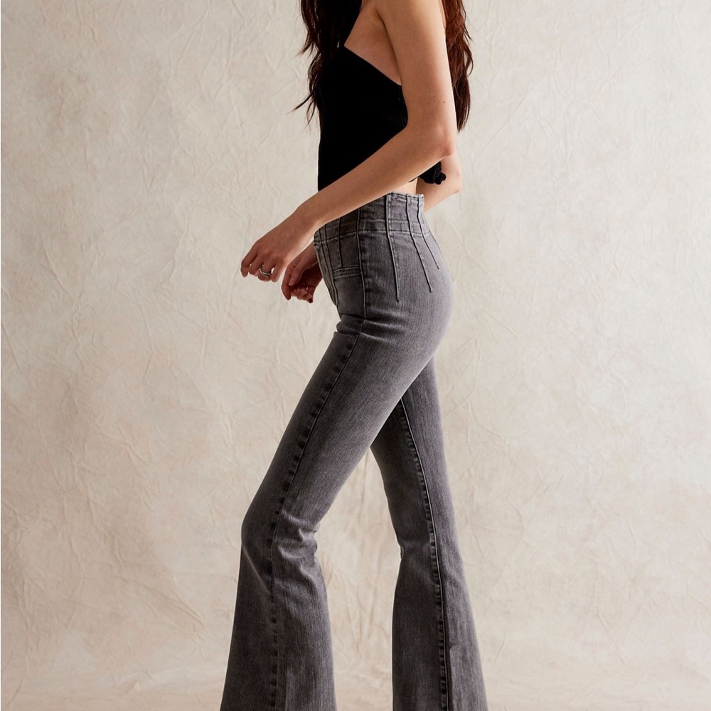 We The Free Jayde Flare Jeans Ridge Grey size 31 - Picture 3 of 9